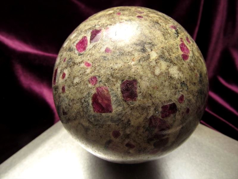 ルビーイングラナイト