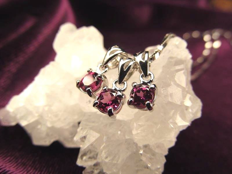 ロードライトガーネットラウンドカット