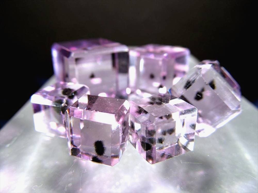 ロマネサイトインアメジスト