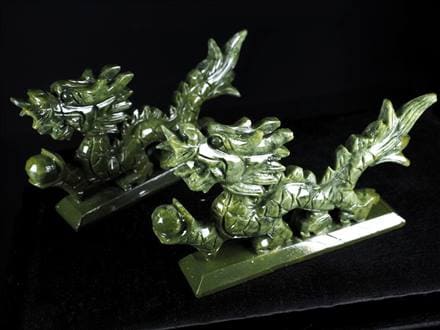 サーペンティン 蛇紋石 龍彫刻置物 玉持ち龍神 天然石