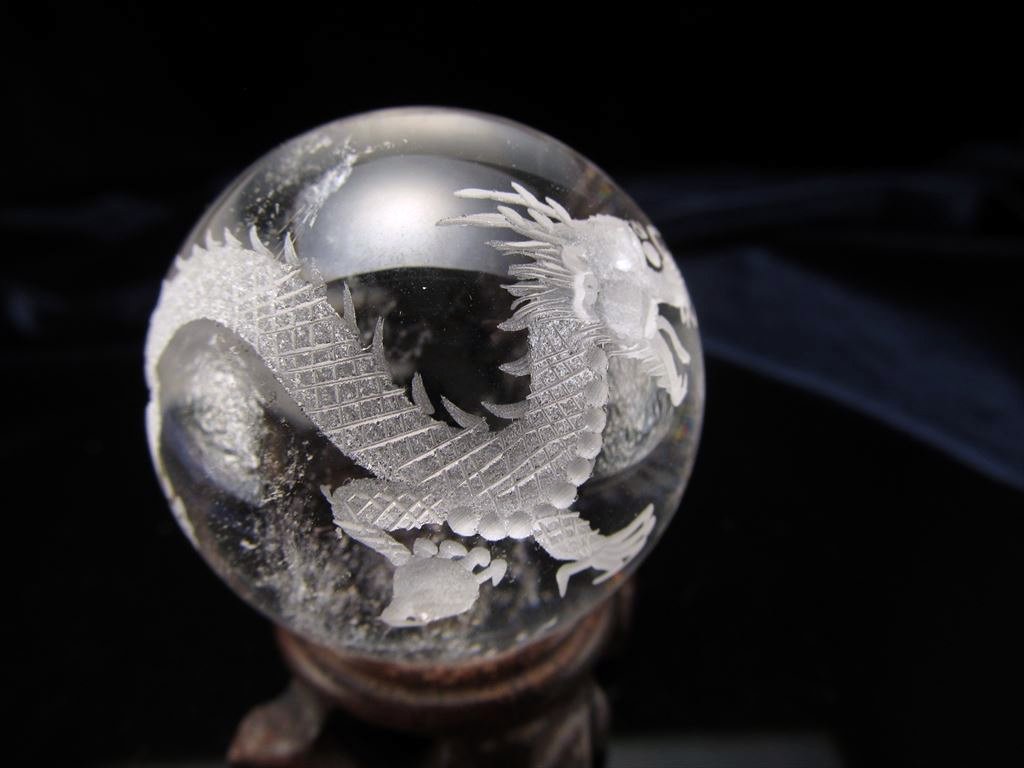 龍彫り水晶丸玉