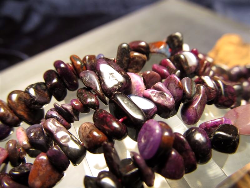 ★特選一品★NEW☆超人気☆三大ヒーリングストーン♡【スギライトさざれ連】❤️ ☆一連☆人気！三大ヒーリングストーン☆スギライトさざれ連☆