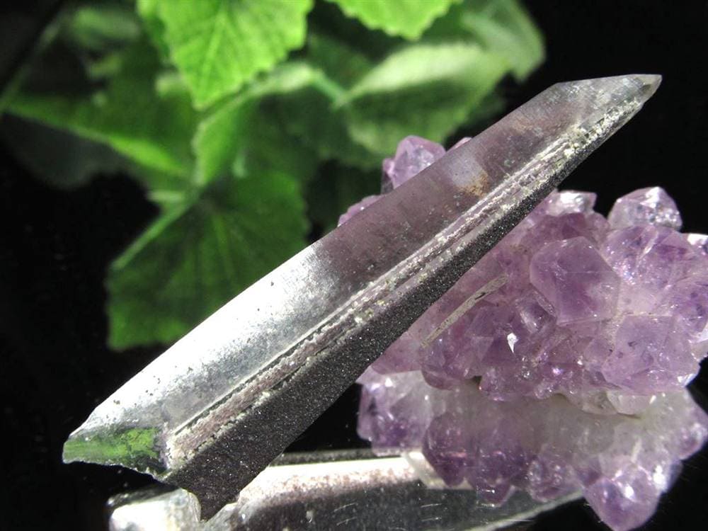 ヘマタイトオンクォーツ 赤鉄鉱共生水晶 ヘマタイト 原石 ポイント