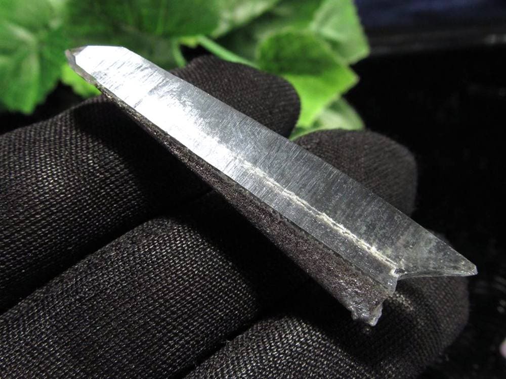 ヘマタイトオンクォーツ 赤鉄鉱共生水晶 ヘマタイト 原石 ポイント