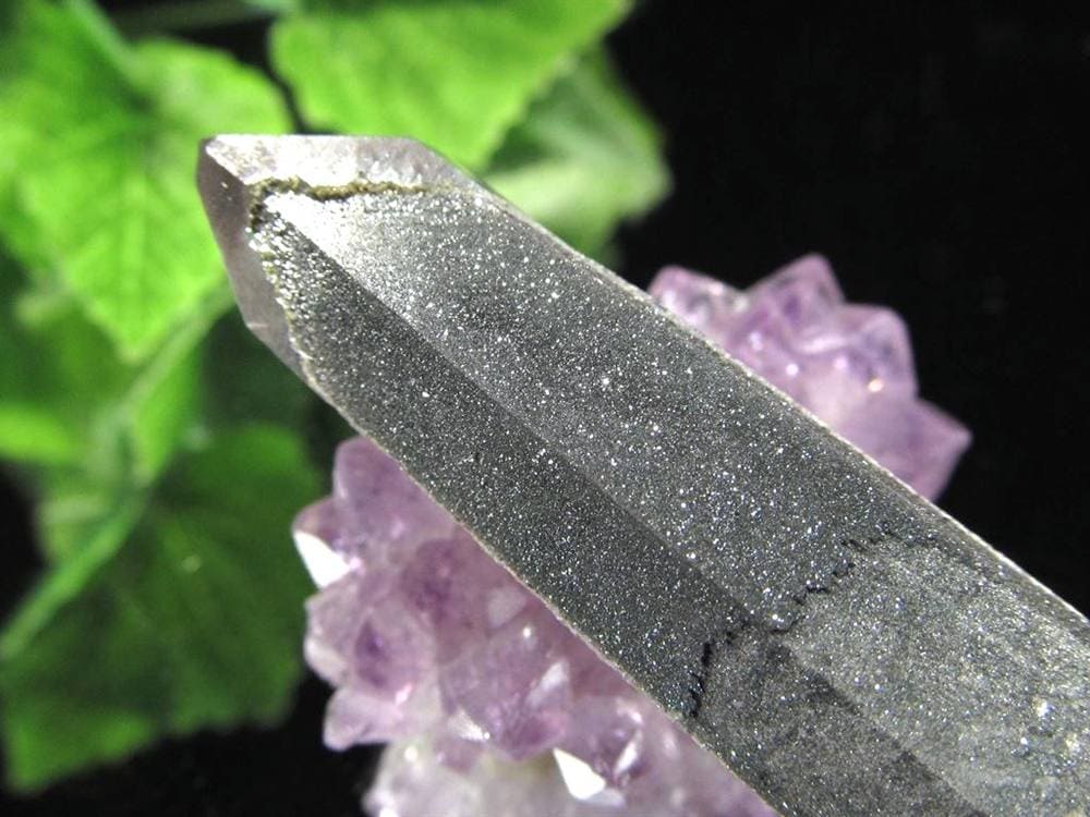 ヘマタイトオンクォーツ 赤鉄鉱共生水晶 ヘマタイト 原石 ポイント