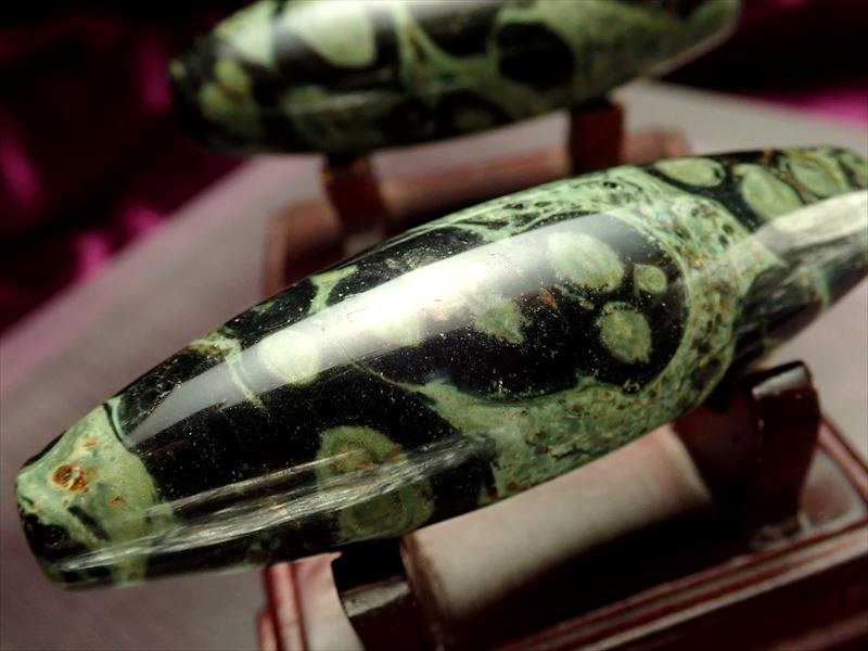 ☆太古に生まれた神秘の石☆グリーンとブラックの美麗マーブル☆大地の