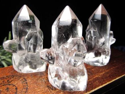 ☆清涼感あふれる透明水晶☆複数の結晶が寄り添う立体造形☆浄化と空間