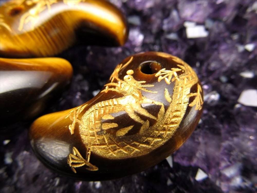 龍彫り タイガーアイ 虎目石 勾玉 まがたま 南アフリカ産