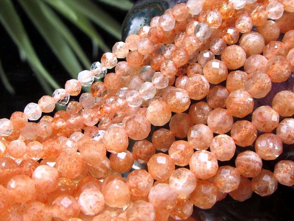 サンストーン,日長石,アベンチュリンフェルドスパー,キューブカット,ビーズ連,連材