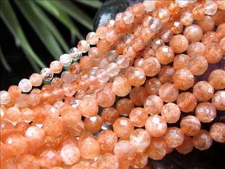 サンストーン,日長石,アベンチュリンフェルドスパー,キューブカット,ビーズ連,連材