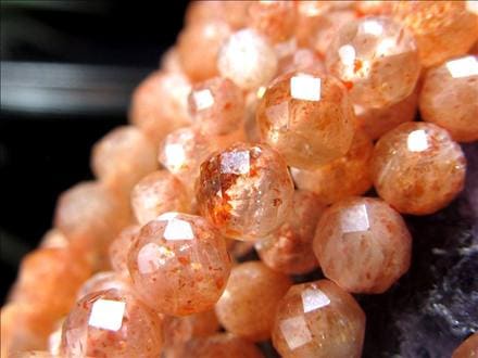 サンストーン,日長石,アベンチュリンフェルドスパー,キューブカット,ビーズ連,連材