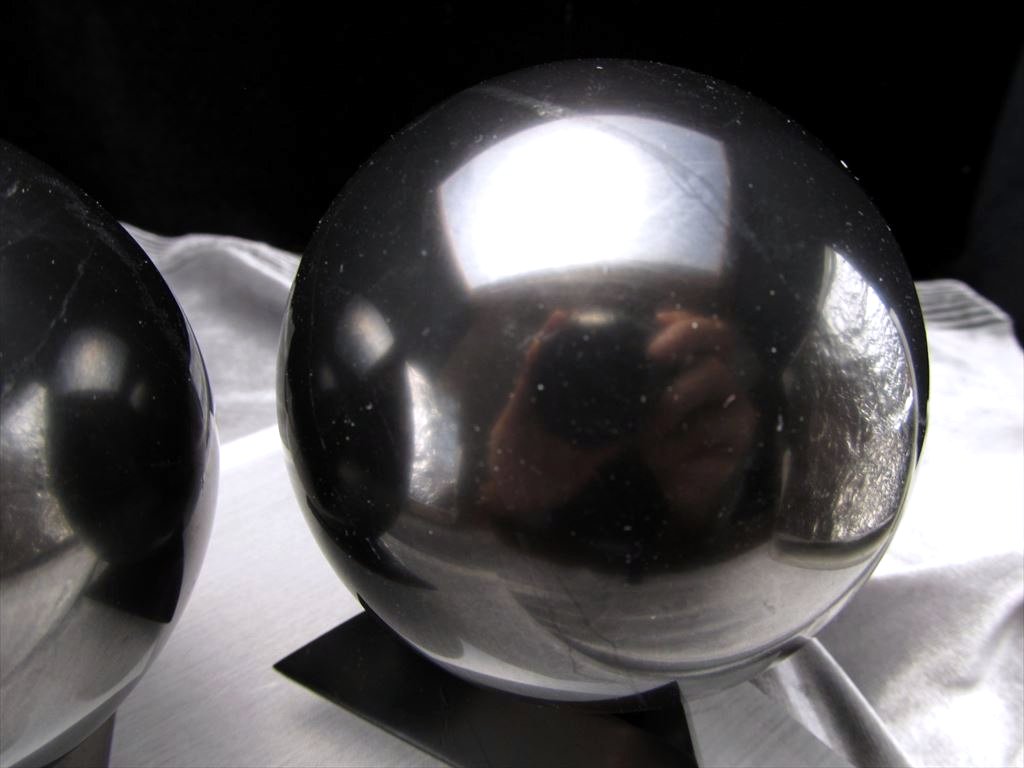 シュンガイト台座付き丸玉