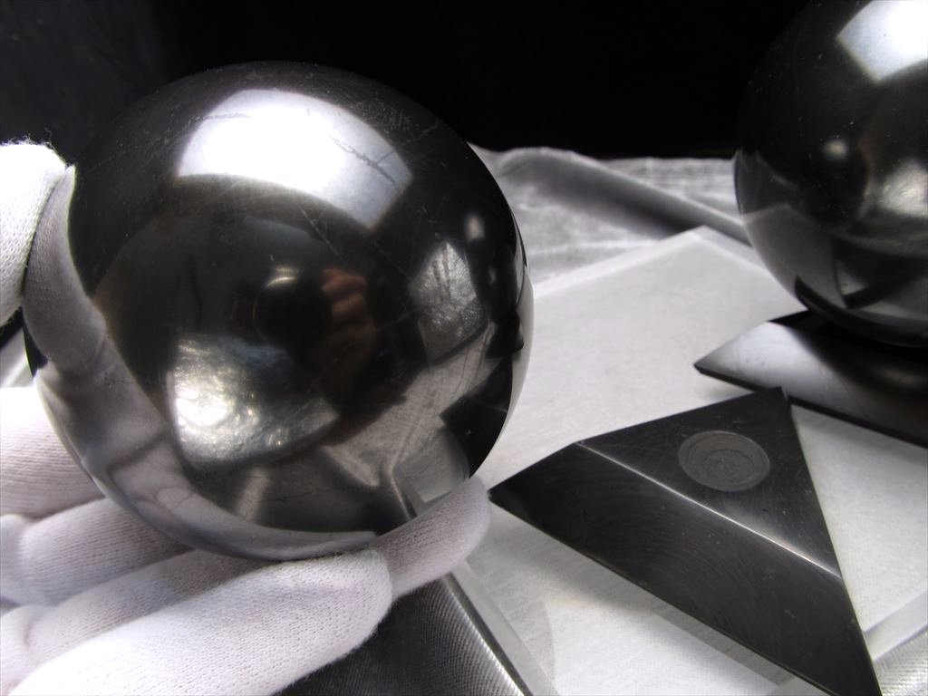 シュンガイト台座付き丸玉