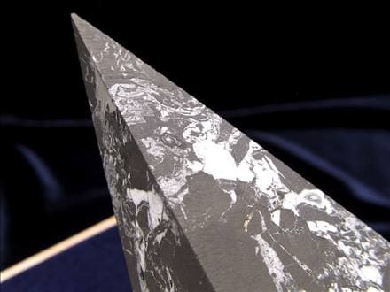 シュンガイト シュンガ石 ピラミッド カレリア共和国産 置物