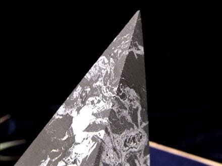 シュンガイト シュンガ石 ピラミッド カレリア共和国産 置物