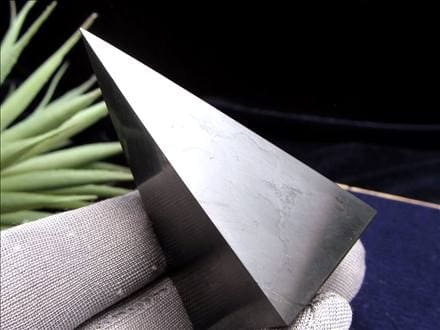 シュンガイト シュンガ石 ピラミッド カレリア共和国産 置物