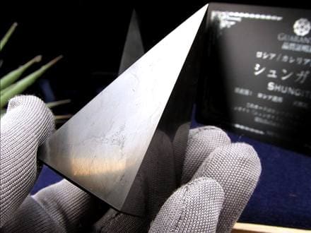 シュンガイト シュンガ石 ピラミッド カレリア共和国産 置物