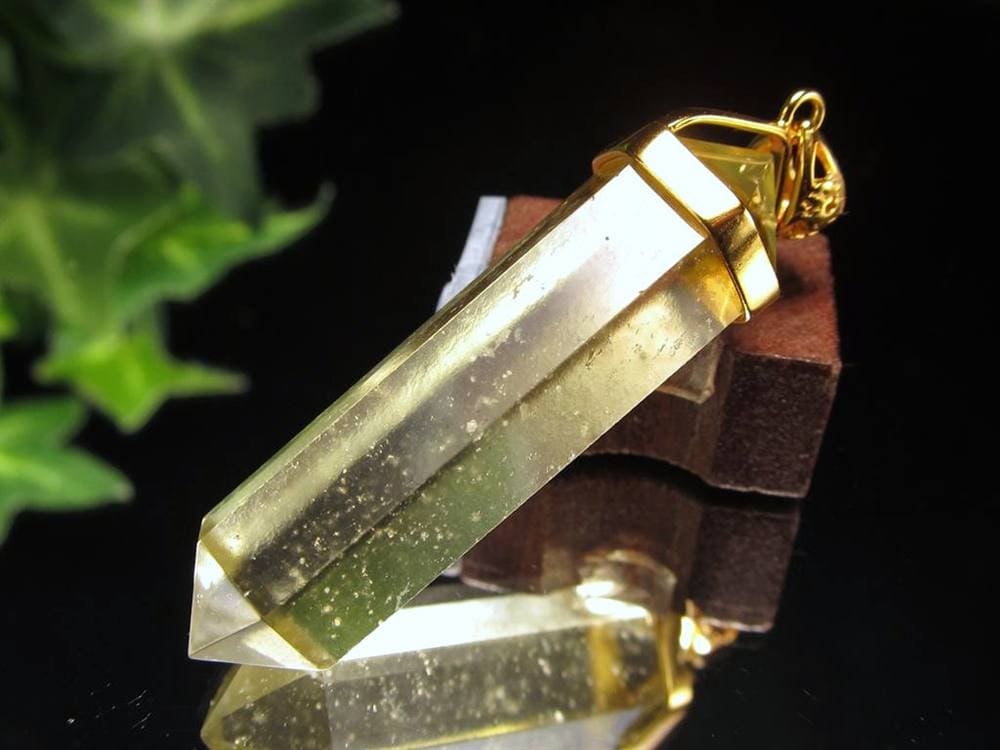 リビアングラス 隕石 アクセサリー ペンダント インパクトガラス