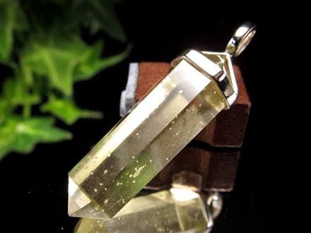 リビアングラス 隕石 アクセサリー ペンダント インパクトガラス