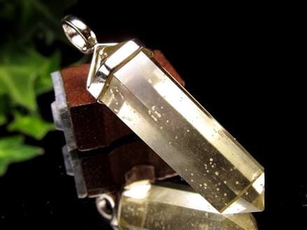 リビアングラス 隕石 アクセサリー ペンダント インパクトガラス