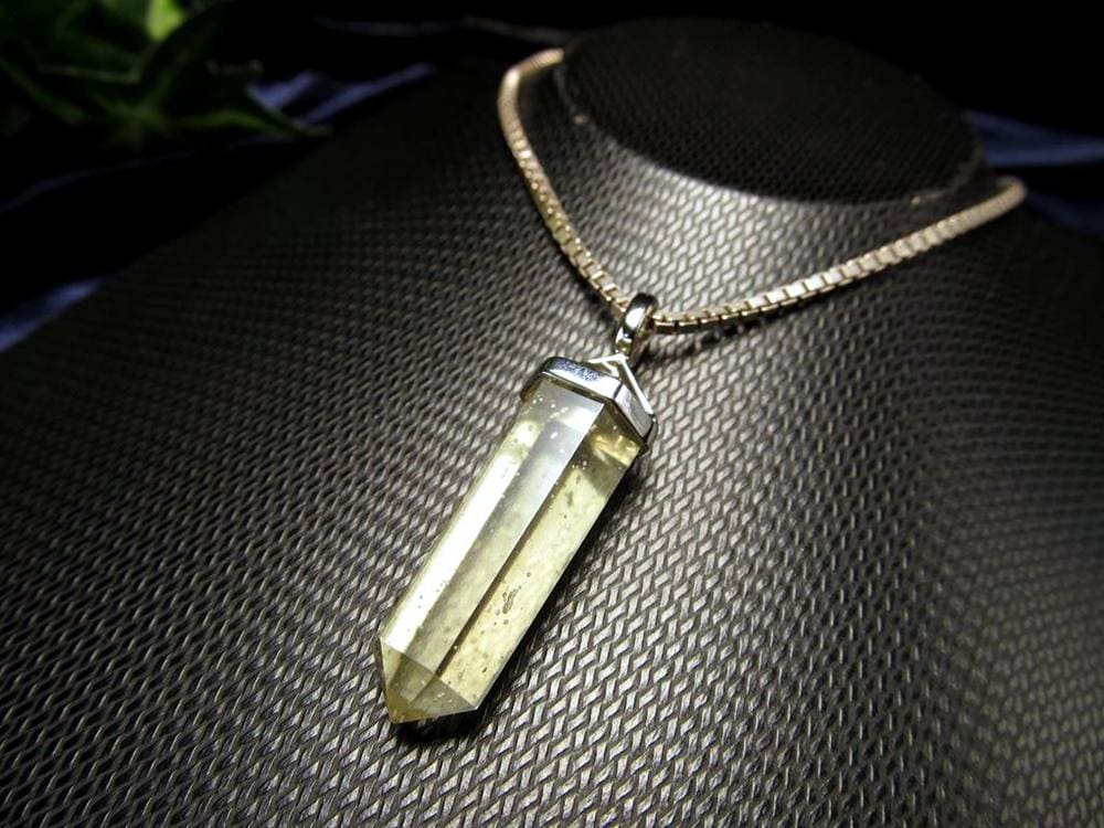 リビアングラス 隕石 アクセサリー ペンダント インパクトガラス