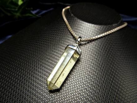 リビアングラス 隕石 アクセサリー ペンダント インパクトガラス