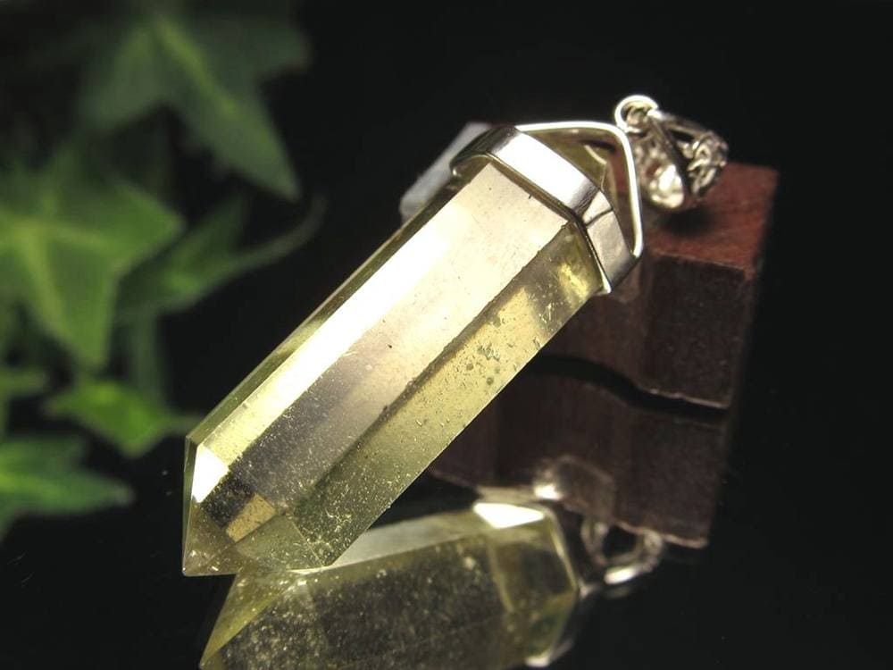 リビアングラス 隕石 アクセサリー ペンダント インパクトガラス