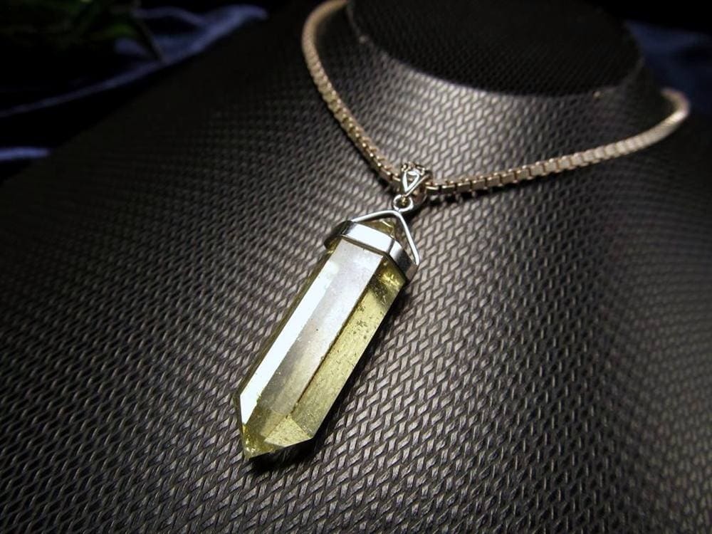 リビアングラス 隕石 アクセサリー ペンダント インパクトガラス