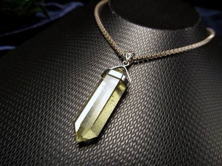 リビアングラス 隕石 アクセサリー ペンダント インパクトガラス