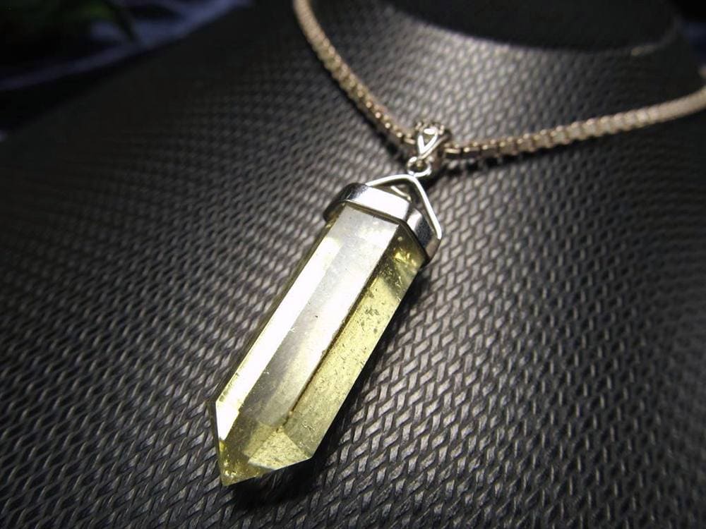 リビアングラス 隕石 アクセサリー ペンダント インパクトガラス