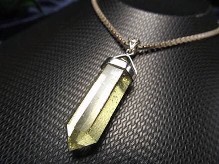 リビアングラス 隕石 アクセサリー ペンダント インパクトガラス