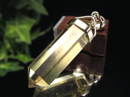 リビアングラス 隕石 アクセサリー ペンダント インパクトガラス