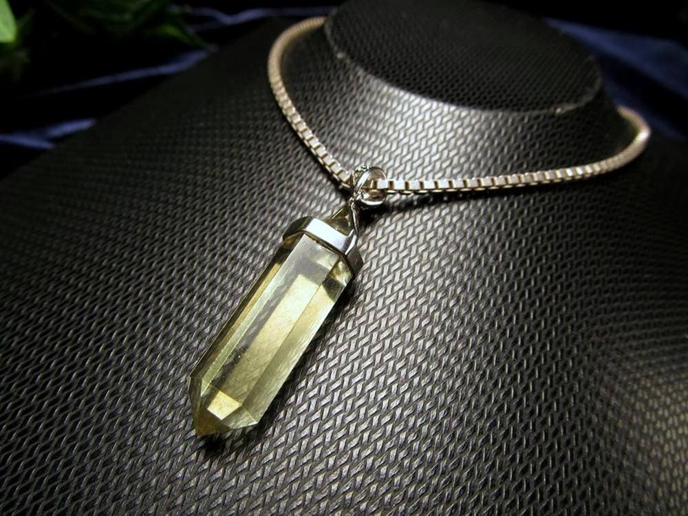 リビアングラス 隕石 アクセサリー ペンダント インパクトガラス