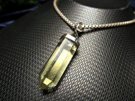 リビアングラス 隕石 アクセサリー ペンダント インパクトガラス