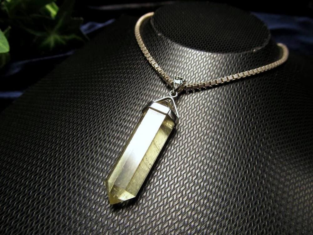 リビアングラス 隕石 アクセサリー ペンダント インパクトガラス