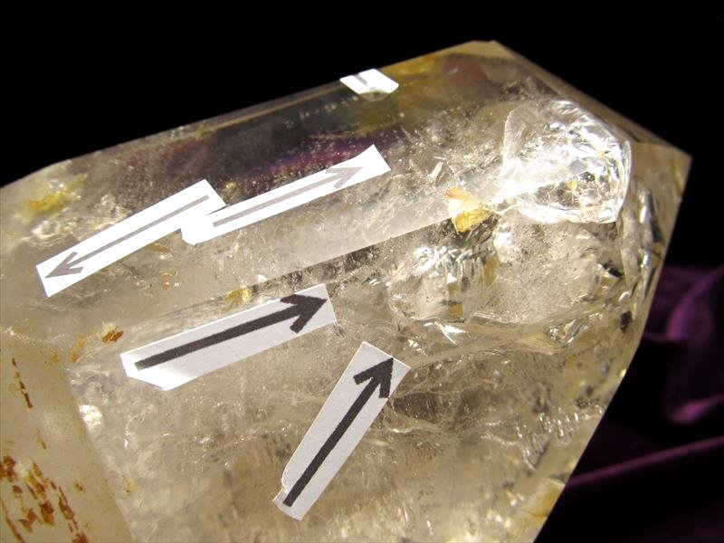 おおむろ　巨大な内包物入り水晶　エレスチャルクォーツ？ 肌触りがいい 巨大な内包物入り水晶 コレクション エレスチャル