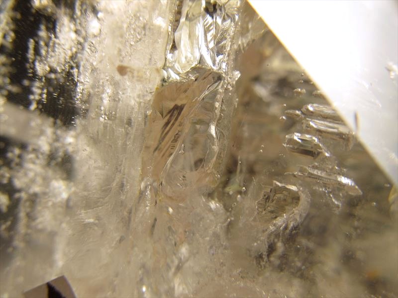 ☆【動画有り】☆芸術的な虹入り巨大水晶エレスチャルポイント