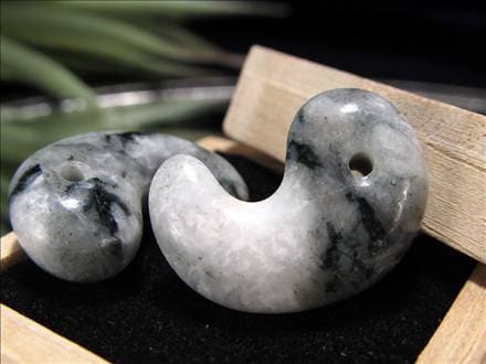 翡翠 勾玉 ジェイド 本翡翠 糸魚川