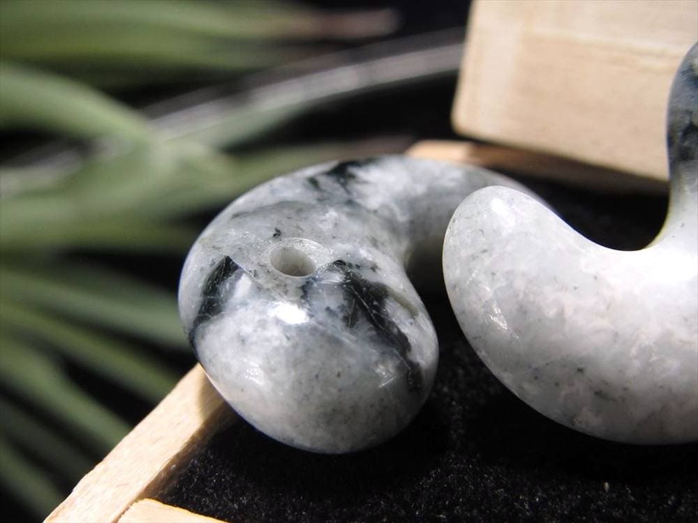 翡翠 勾玉 ジェイド 本翡翠 糸魚川