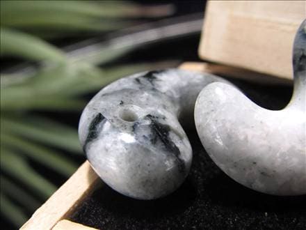 翡翠 勾玉 ジェイド 本翡翠 糸魚川