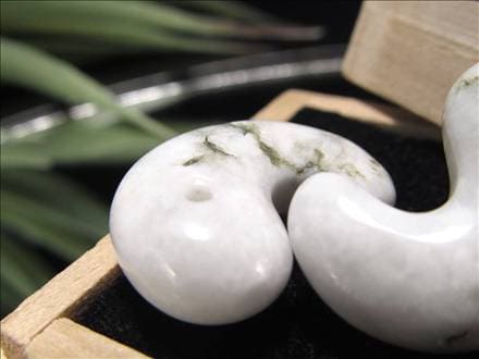 翡翠 勾玉 ジェイド 本翡翠 糸魚川