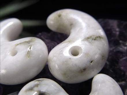 翡翠 勾玉 ジェイド 本翡翠 糸魚川