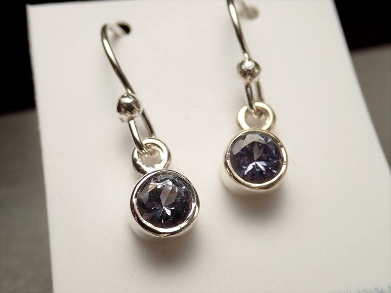 ピアス