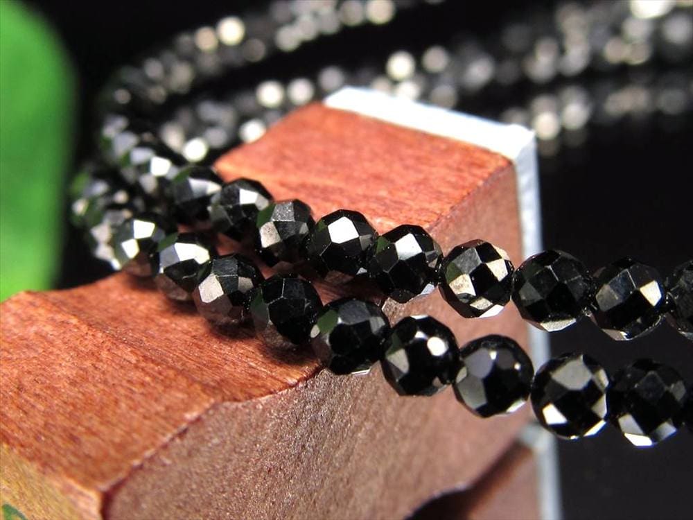 ブラックスピネル ブレスレット 尖晶石 8月の誕生石 天然石