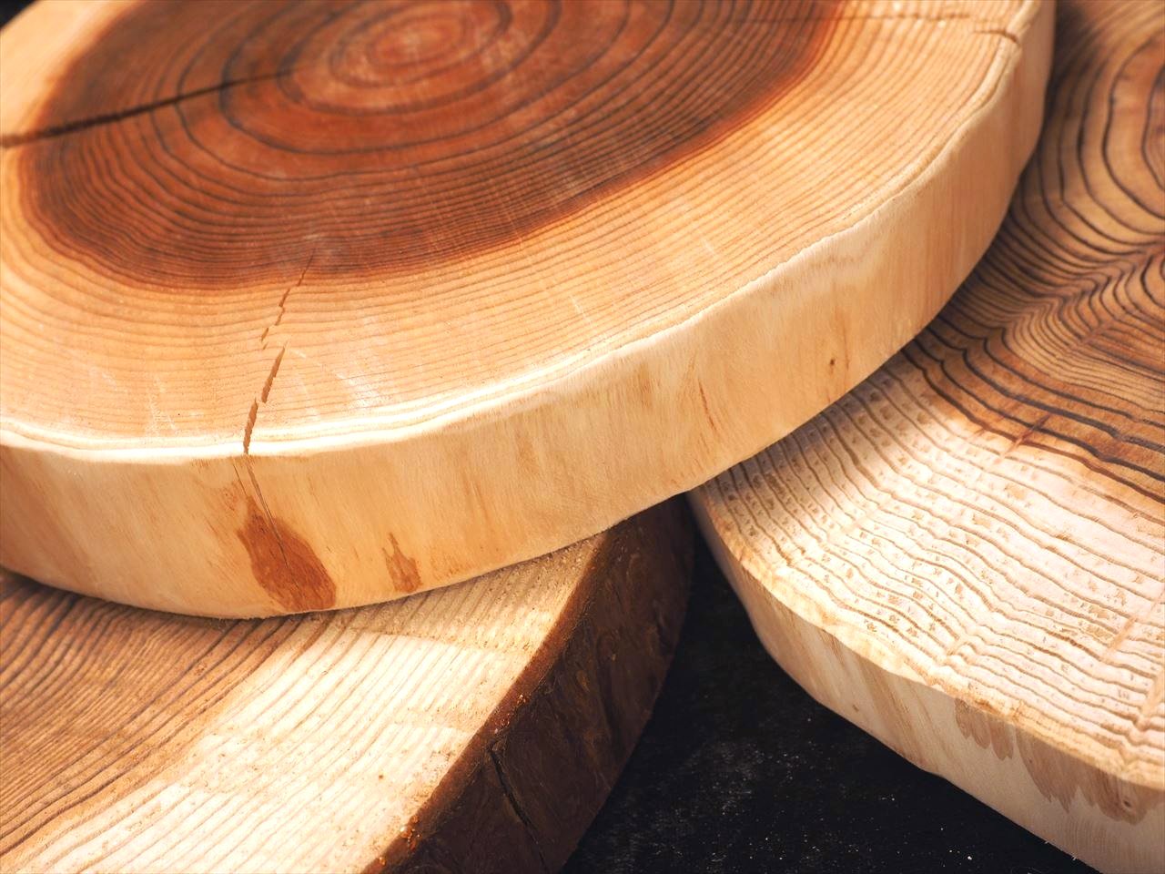 ☆産地直送！国産スギ使用！☆香りも楽しめる天然木材☆原石や置物の