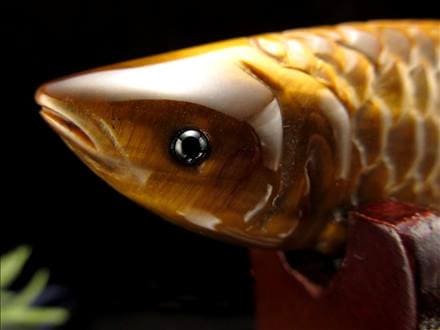 アロワナ 置物 タイガーアイ 龍魚 彫刻