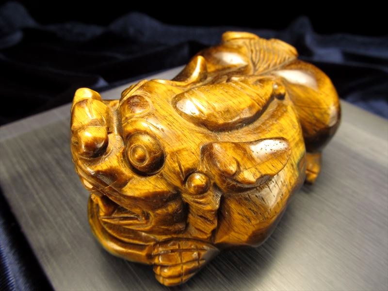金色の虎の金属彫刻 約30cm goldstone_tiger-eye1