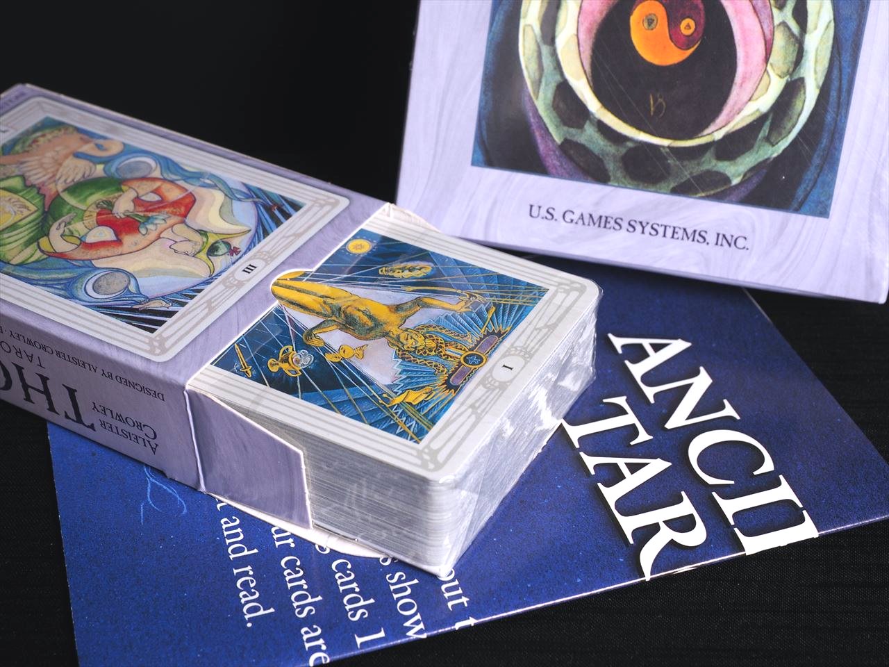 タロットカード 待望のタロットカード入荷 メーカーオリジナル英文小冊子 スプレッドシート付き 大人気スピリチュアルアイテム 正規輸入品 トート タロット プレミアエディション タイプe