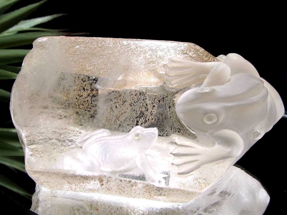 縁起物 蛙 カエル 天然水晶 置物