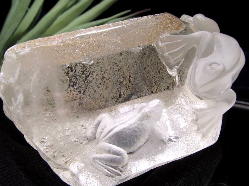 縁起物 蛙 カエル 天然水晶 置物